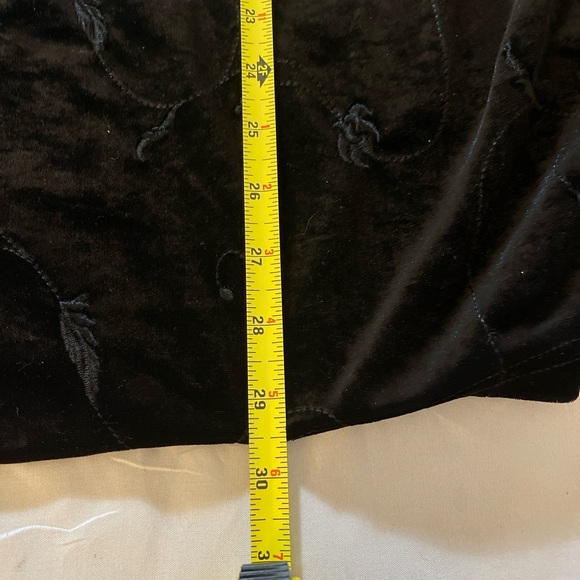 August Max Woman 3X Velvet embroidesleevless top - Picture 5 of 10